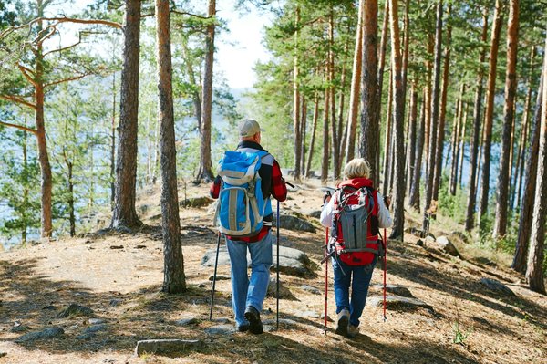 Comment se préparer pour un trek de longue durée dans les montagnes de la Sierra Nevada, Espagne : équipements et étapes journalières ?
